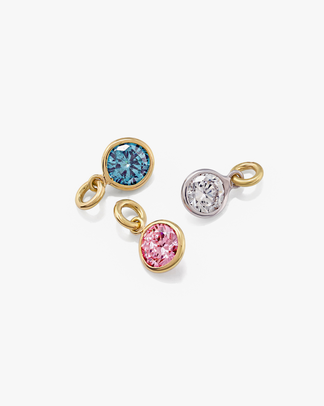 Mantra Charm in yellow gold, view 2