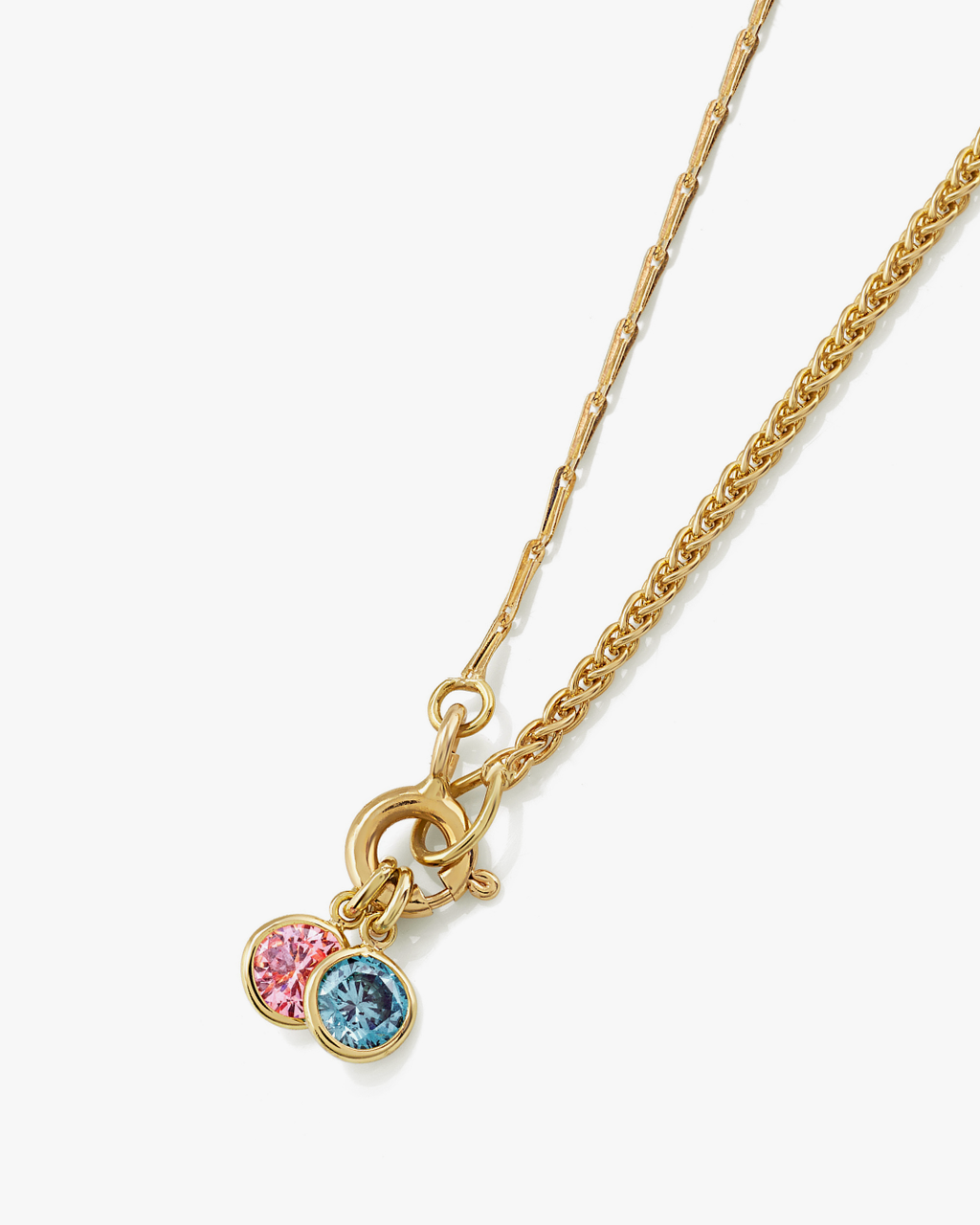 Mantra Charm in yellow gold, view 3