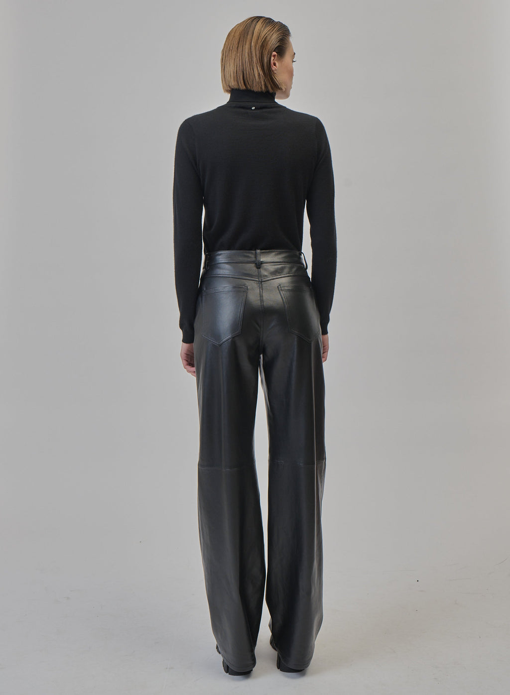 Ultralight Cashmere and Silk Turtleneck — Lorena Antoniazzi (3)