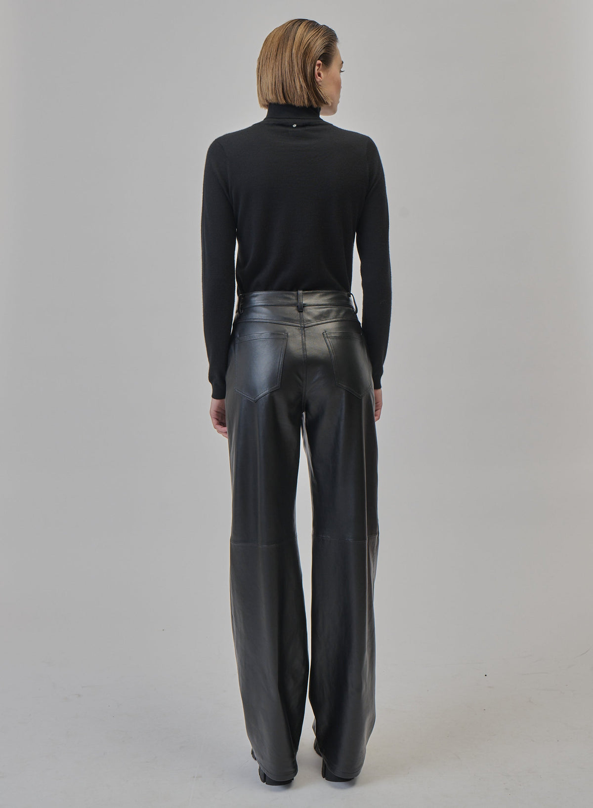 Ultralight Cashmere and Silk Turtleneck — Lorena Antoniazzi (3)
