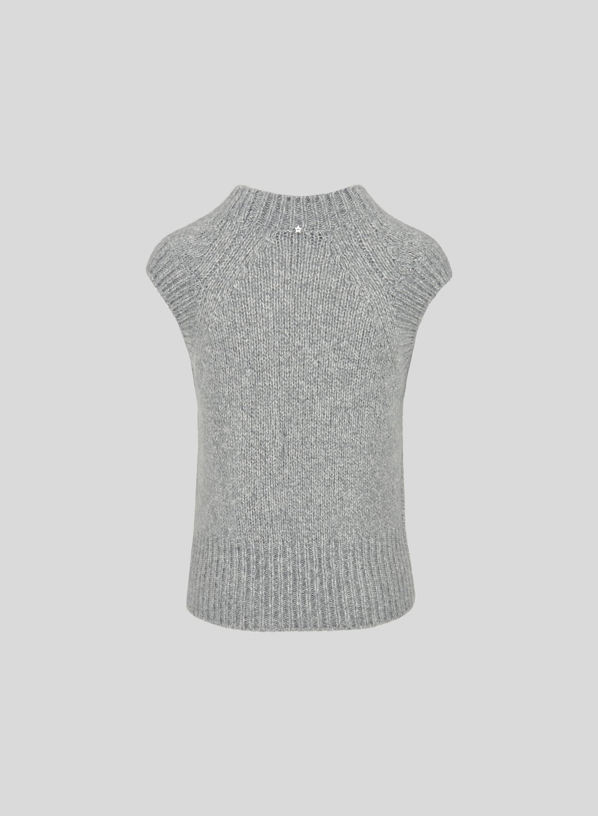 Sculpted Cable Cashmere and Silk Vest — Lorena Antoniazzi (5)