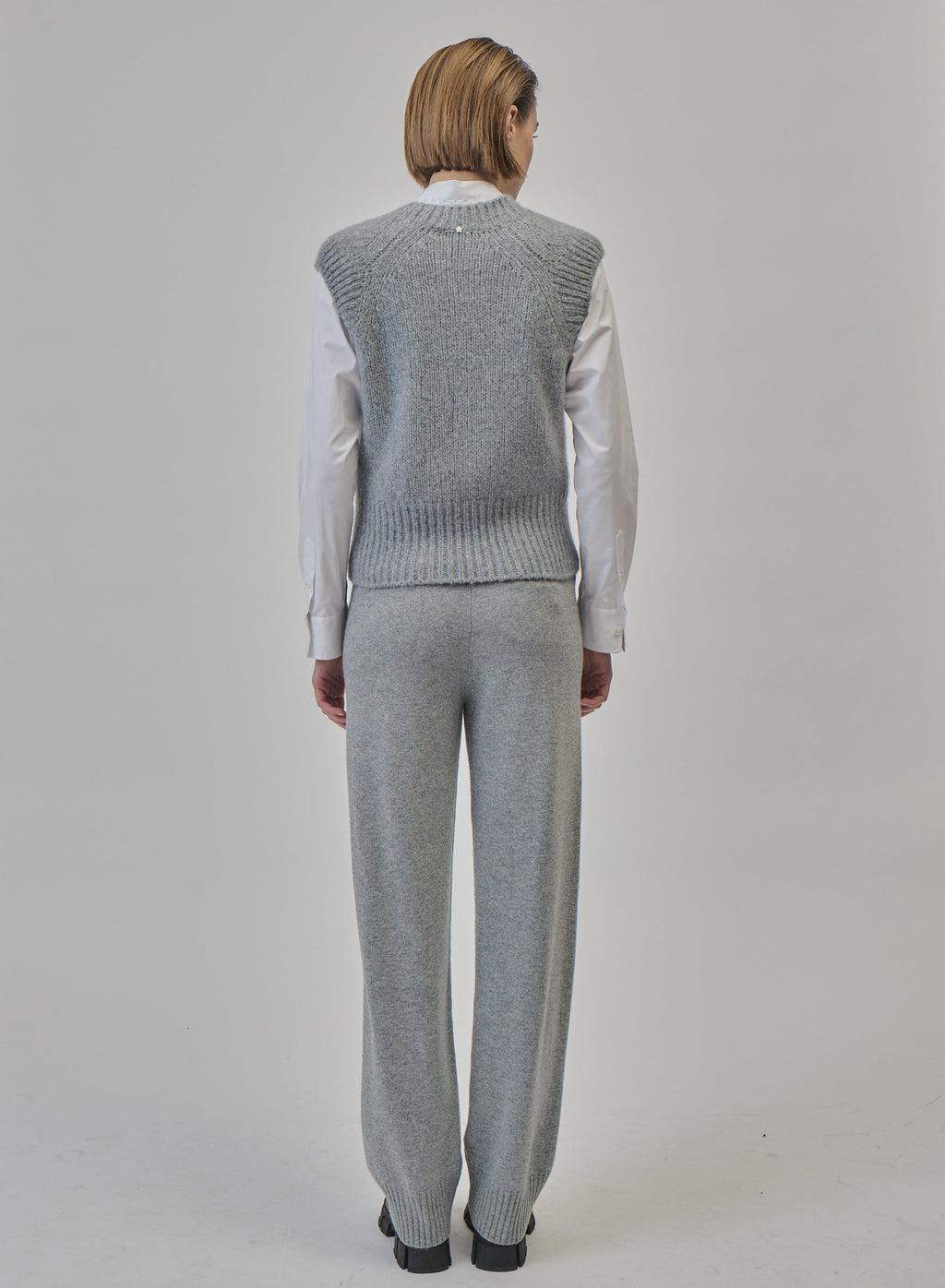 Sculpted Cable Cashmere and Silk Vest — Lorena Antoniazzi (3)