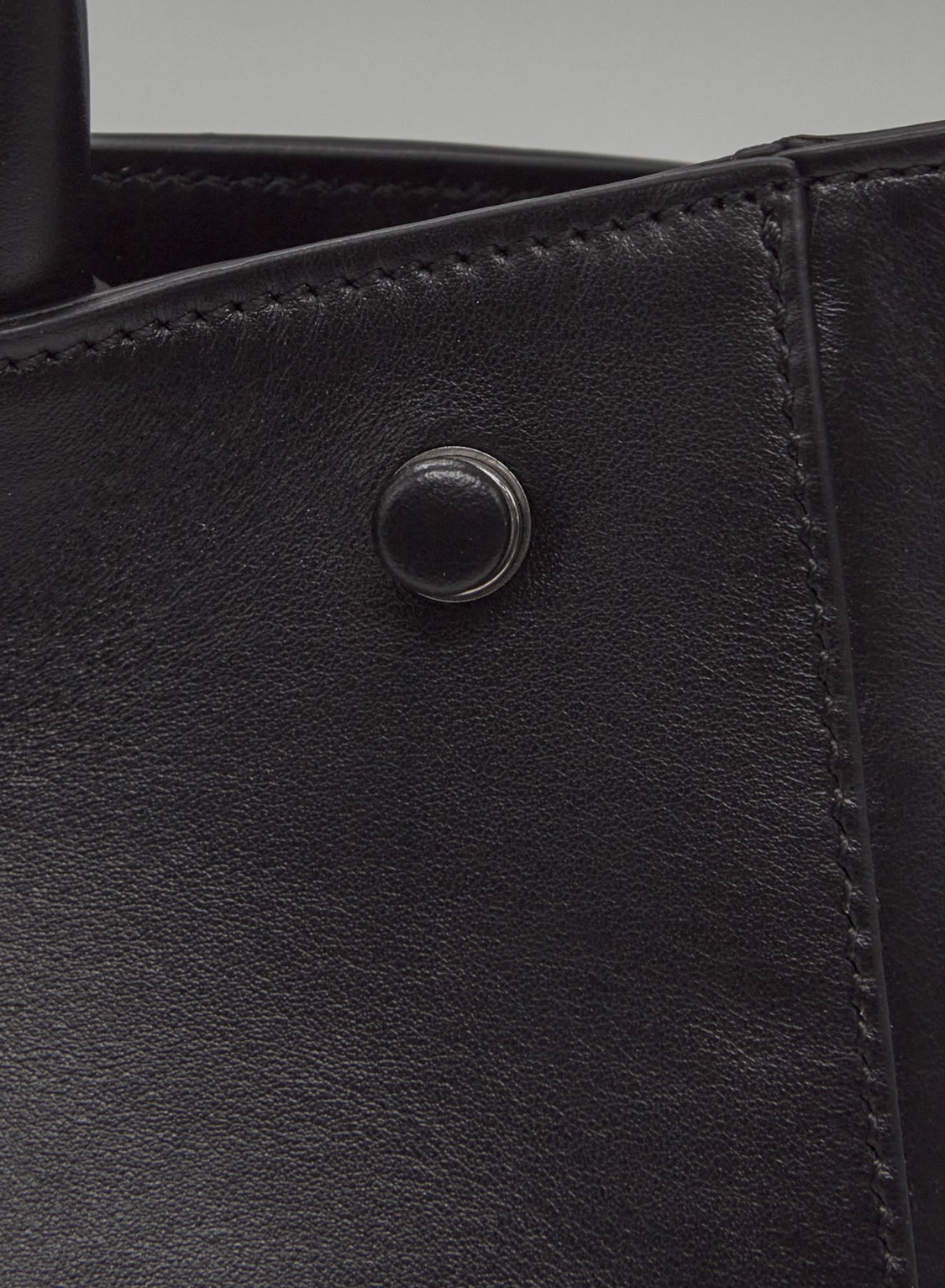 Iconic Large Leather Shoulder Bag in Black, view 3