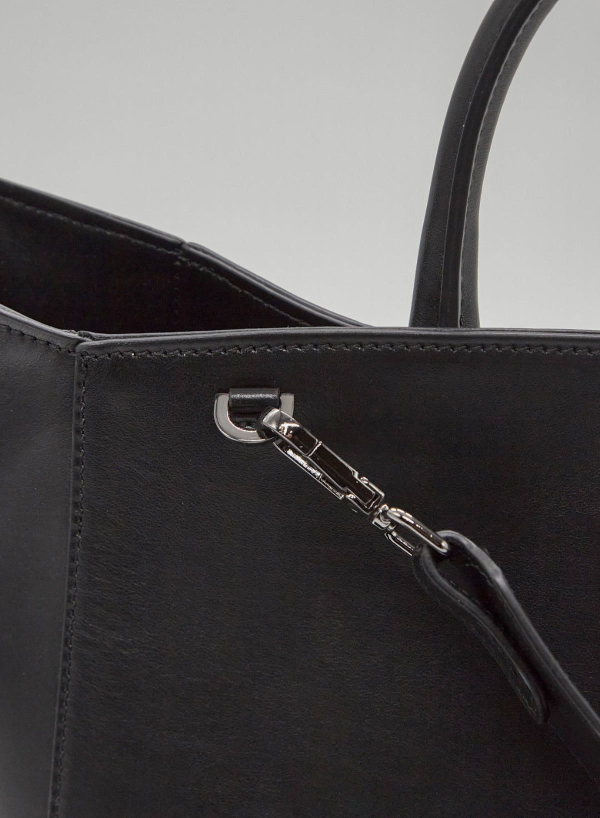 Iconic Large Leather Shoulder Bag in Black, view 5