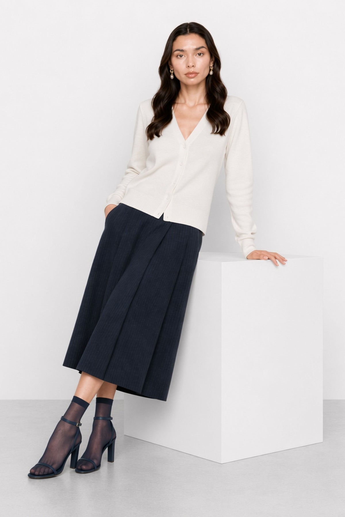Luanzen Viscose and Wool V-Neck Cardigan — Kocca (2)