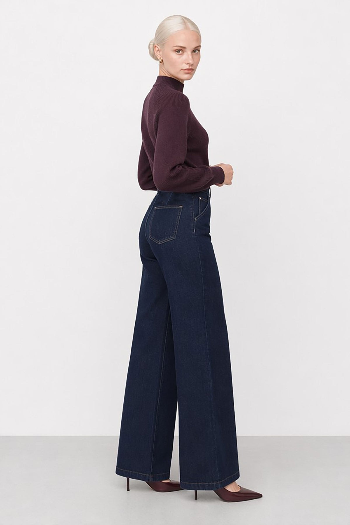 Levi Wide-Leg Jeans in Dark Blue, view 3