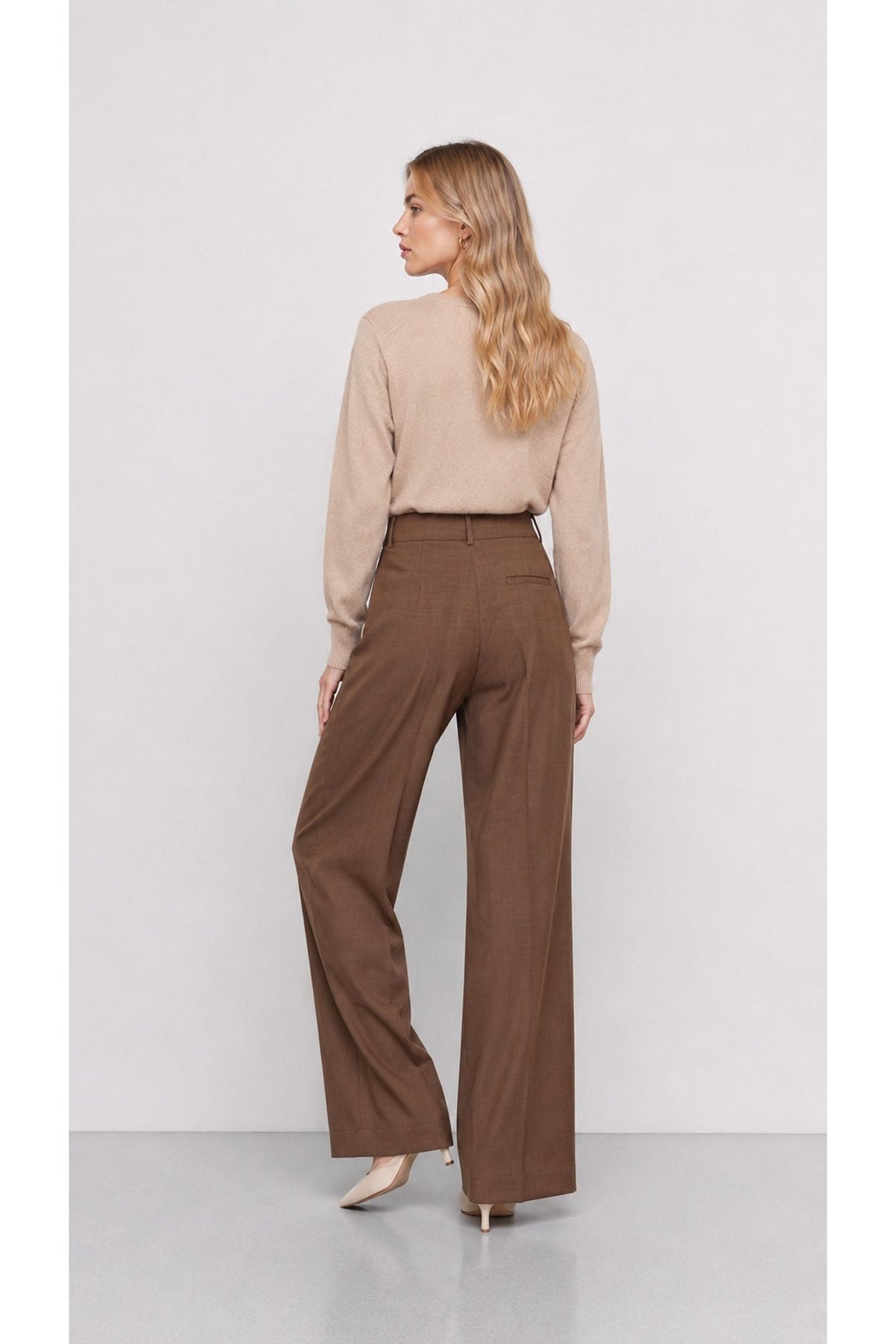 Hulbe Wide-Leg Trousers in Honey Brown, view 5