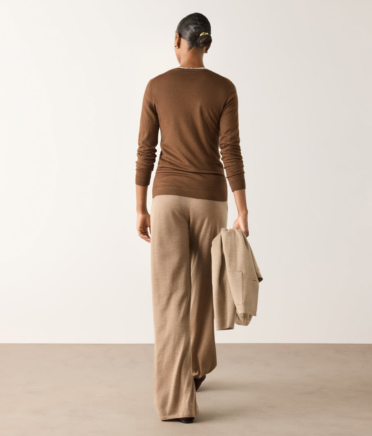 Column Cashmere Crewneck Sweater in Flaxseed Beige, view 3