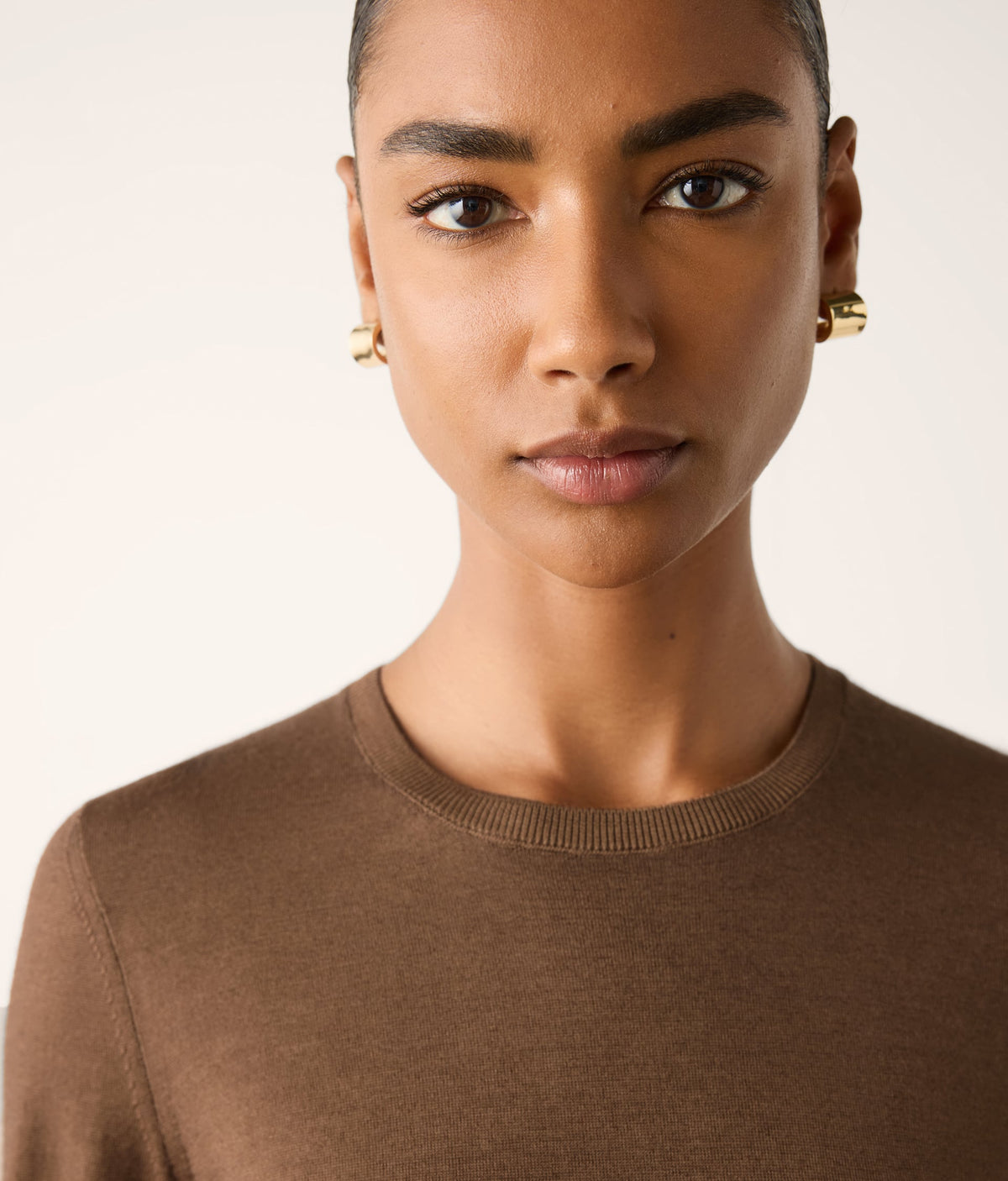 Column Cashmere Crewneck Sweater in Flaxseed Beige, view 4