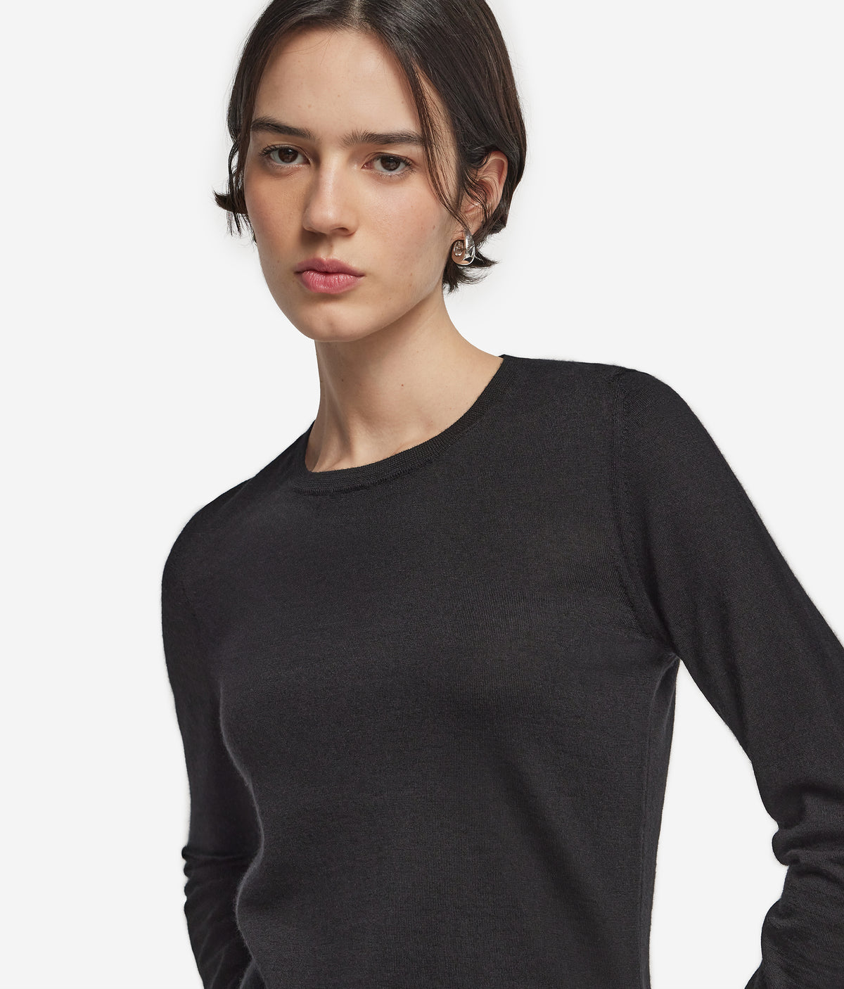Column Cashmere Crewneck Sweater in Black, view 4