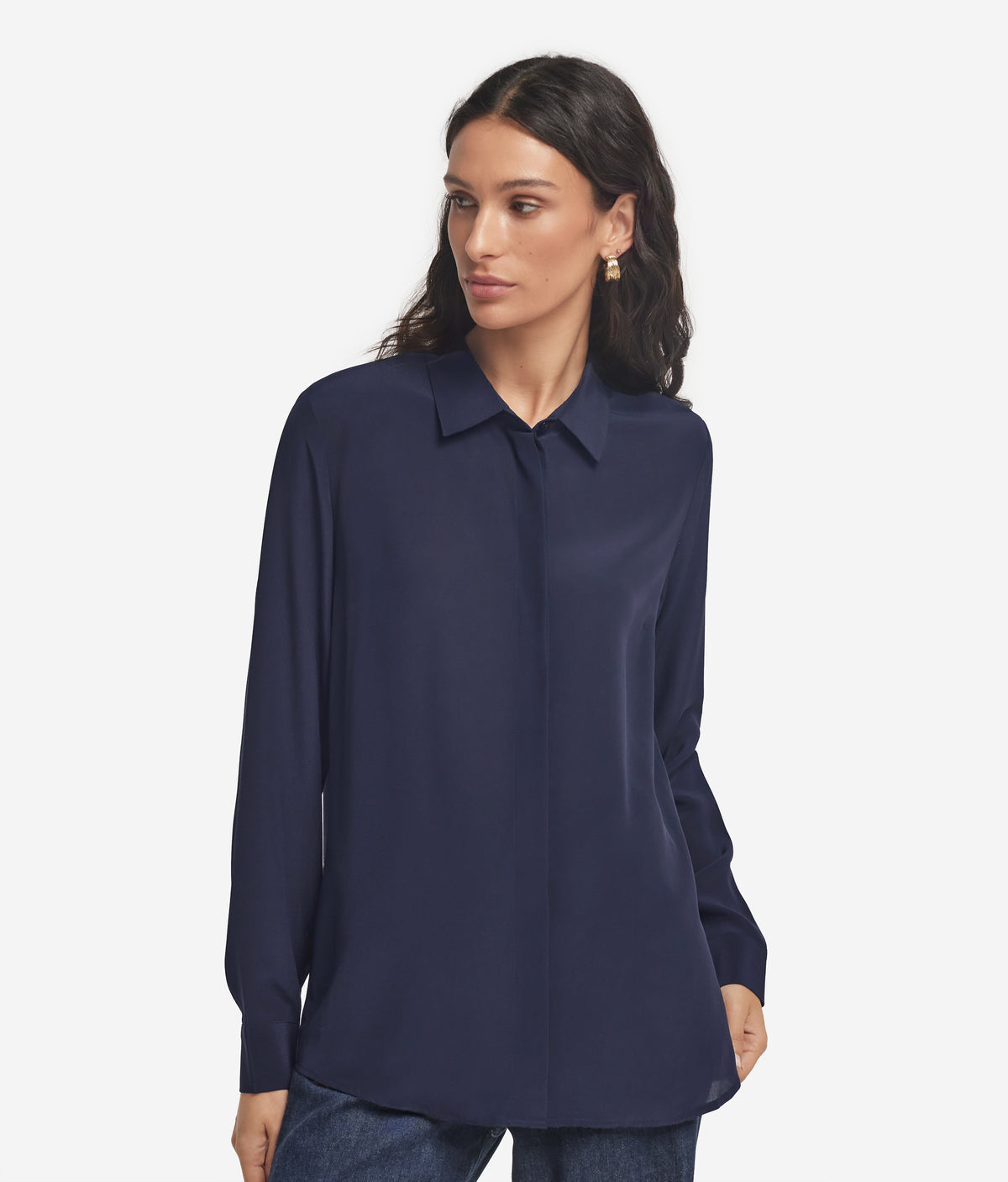 Frame Silk Crêpe de Chine Collared Shirt in Navy Blue, view 2