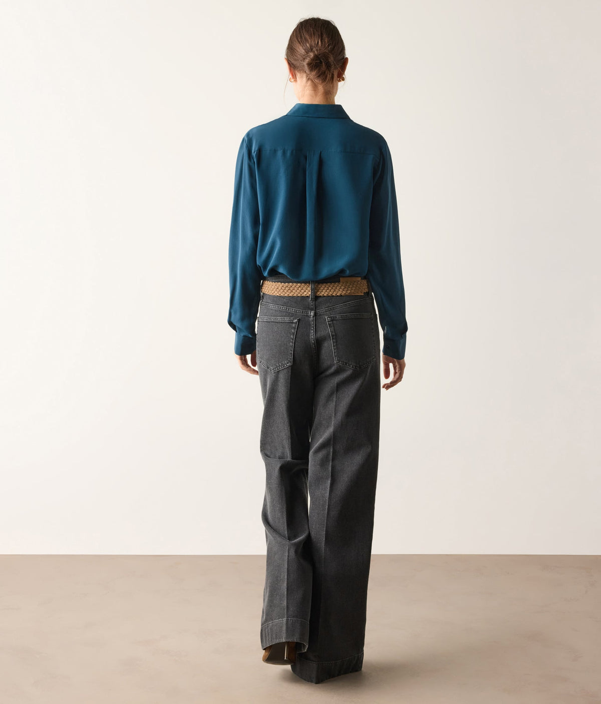 Frame Silk Crêpe de Chine Collared Shirt in Abyss Blue, view 3