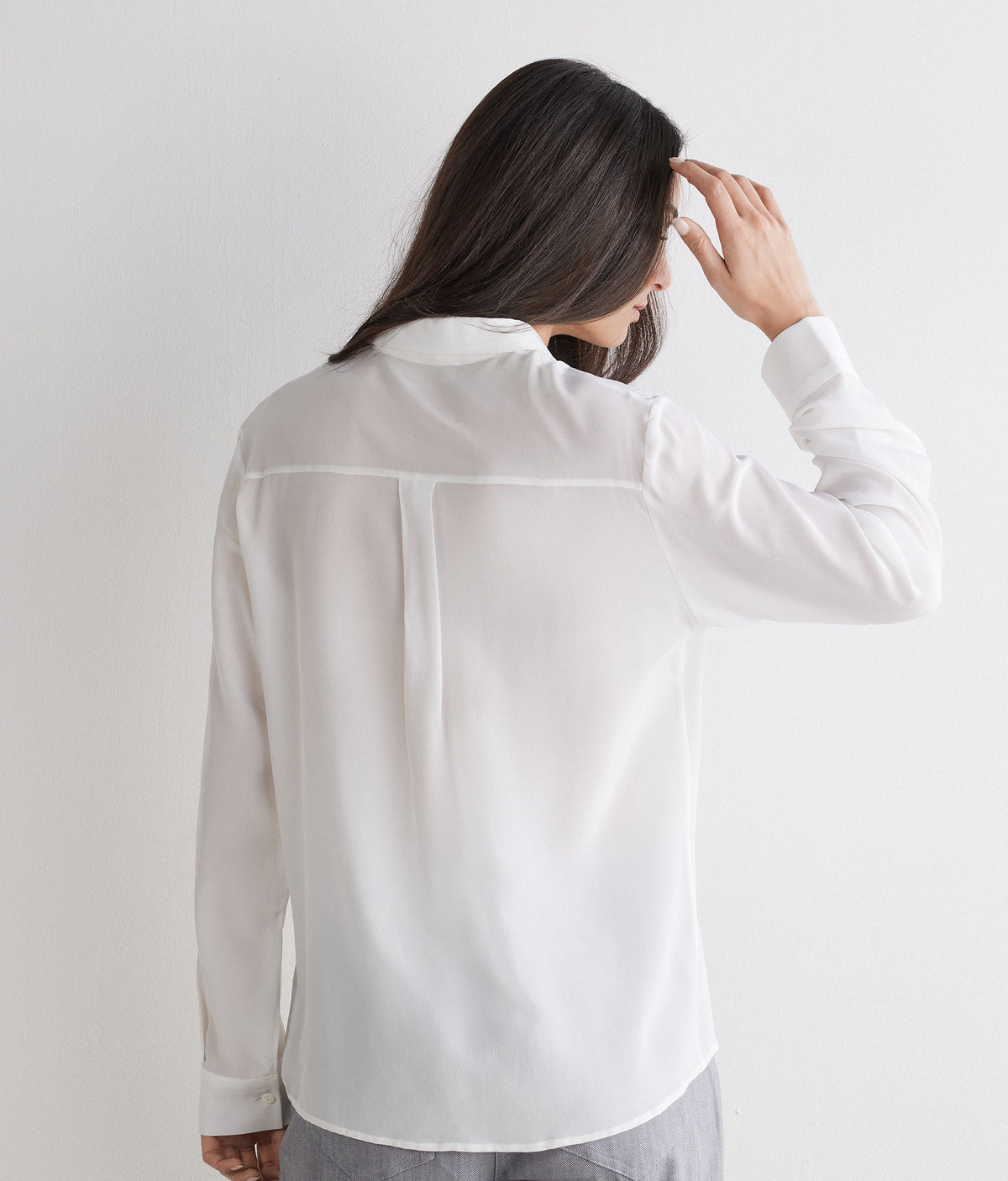 Frame Silk Crêpe de Chine Collared Shirt in White, view 3