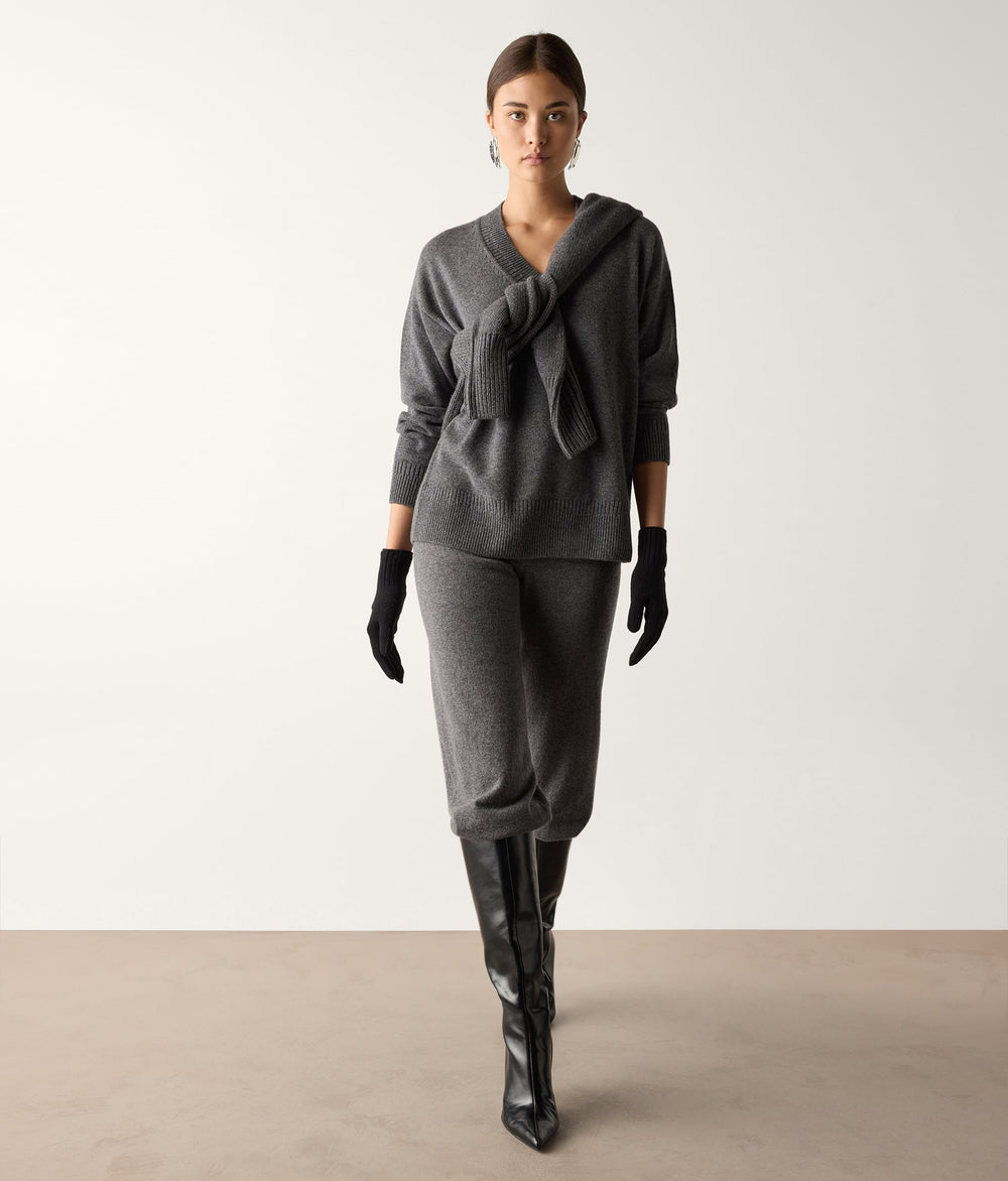Contour Varied-Rib Cashmere V-Neck Sweater in Dark Grey Melange, primary view [fp-color:dark-grey-melange]