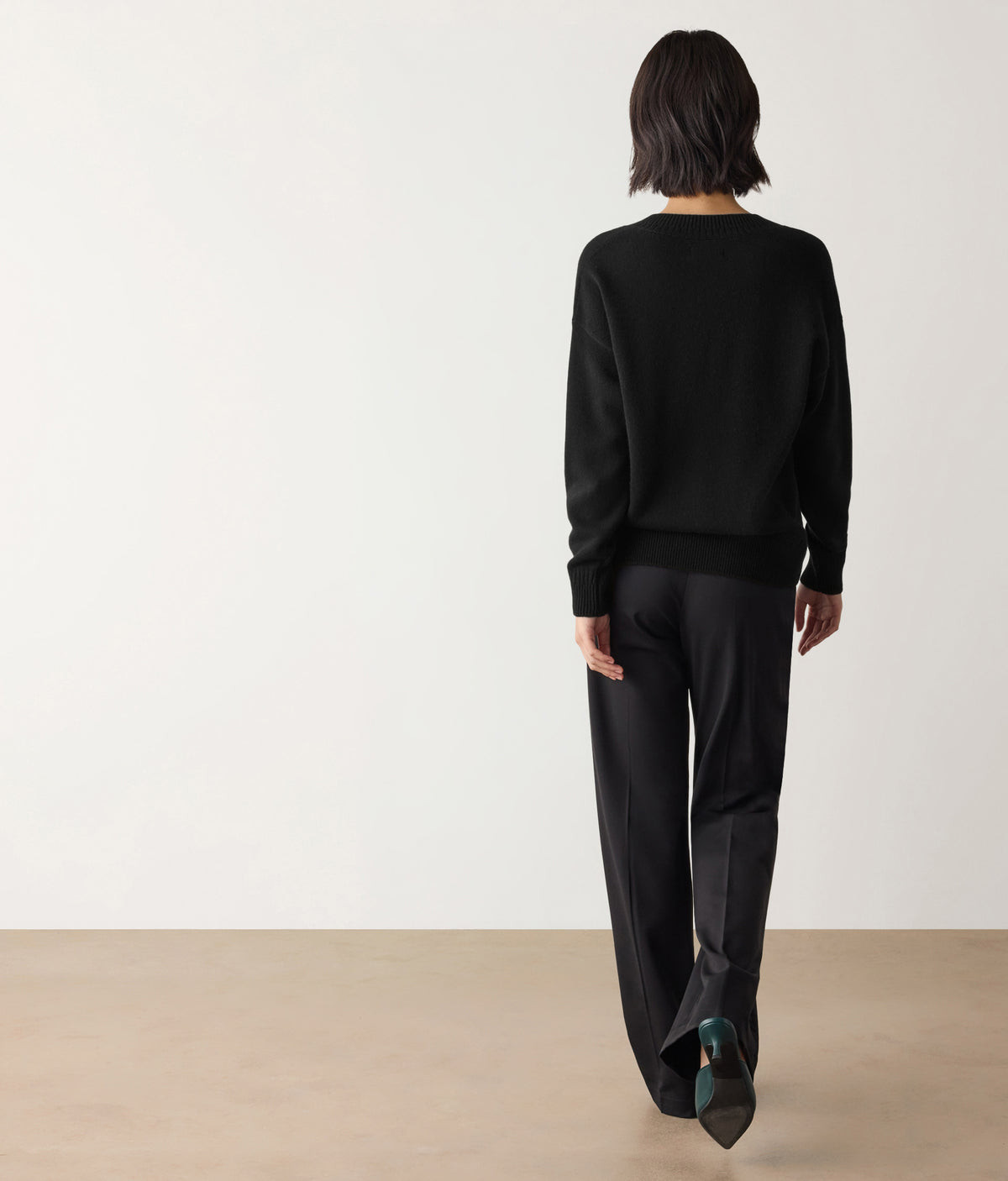Contour Varied-Rib Cashmere V-Neck Sweater in Black, view 3
