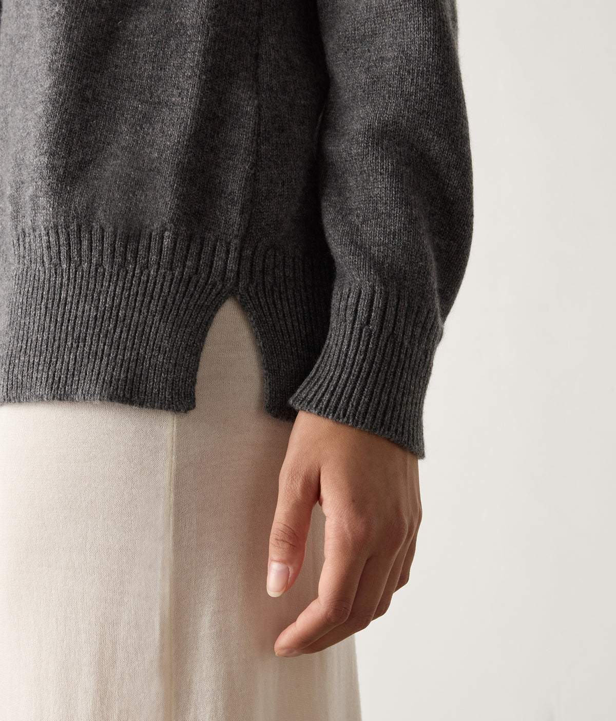 Form Varied-Rib Cashmere Cardigan with Slits in Dark Grey Melange, view 4