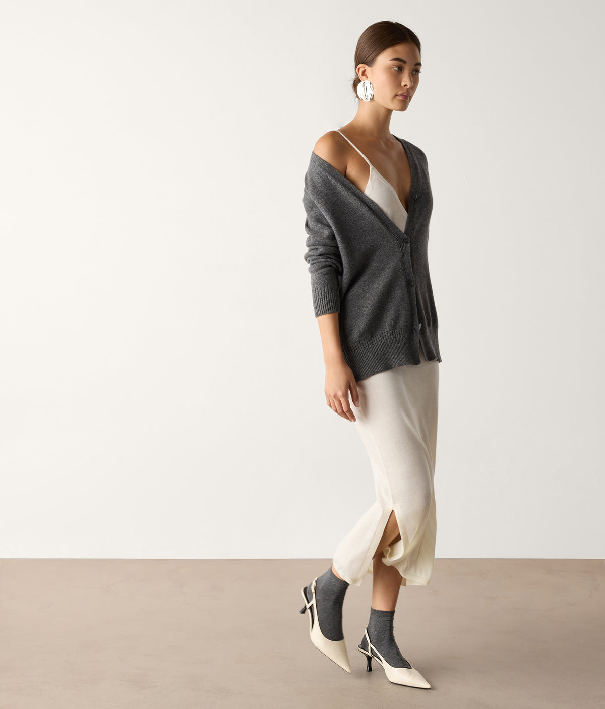 Form Varied-Rib Cashmere Cardigan with Slits in Dark Grey Melange, view 5