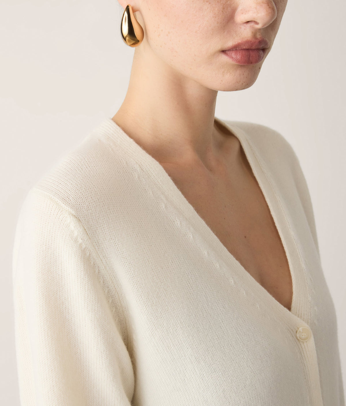 Form Varied-Rib Cashmere Cardigan with Slits in Bow, view 4