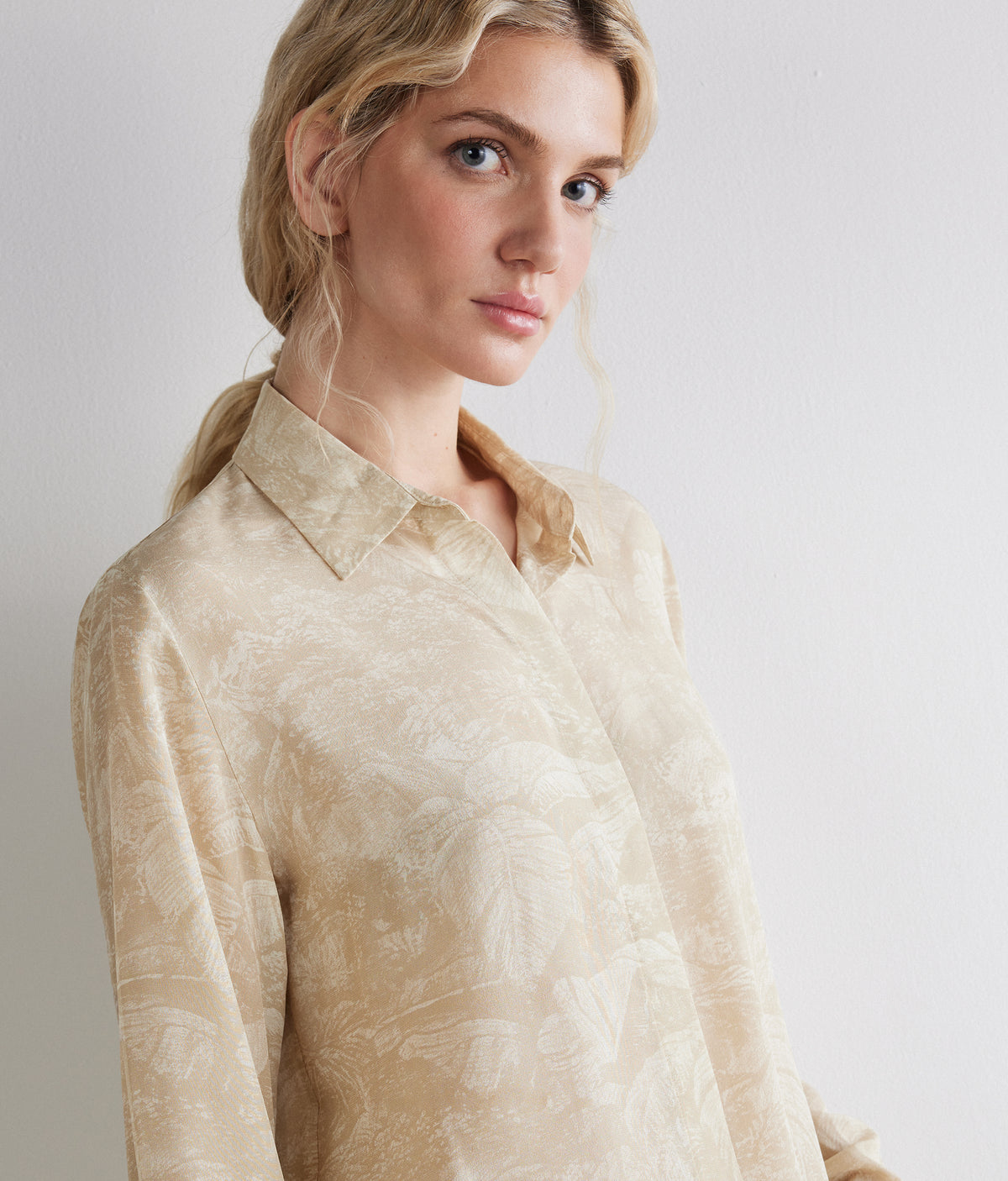 Drift Printed Silk Collared Shirt in Cord jacquard, view 4