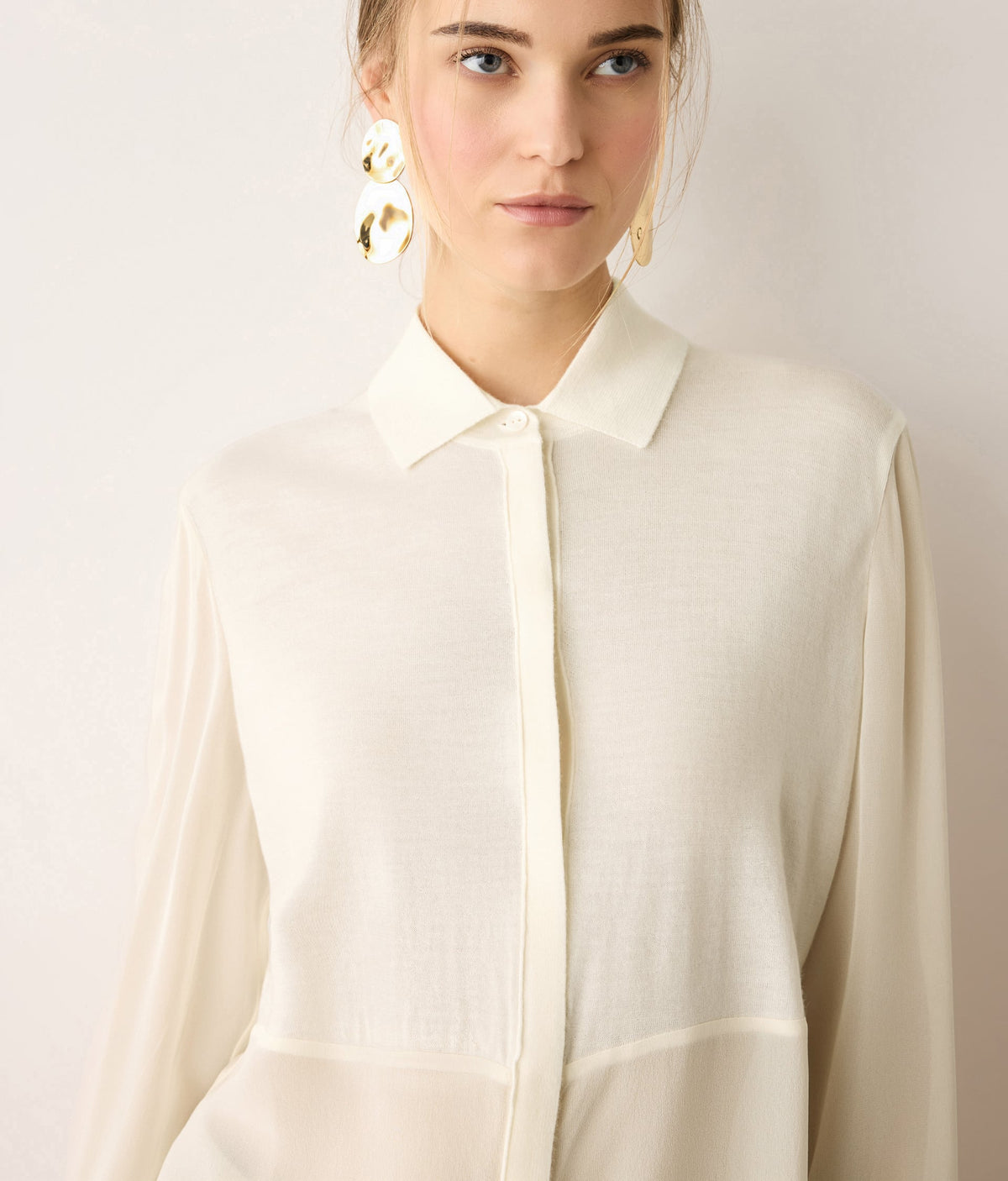 Column Silk Georgette and Cashmere Shirt in Bow, view 4