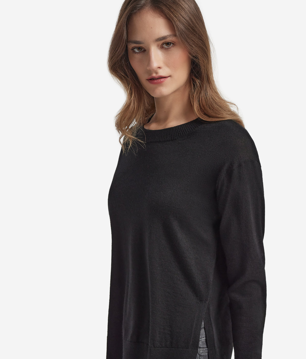 Frame Cashmere Crewneck Sweater with Slits in Black, view 4