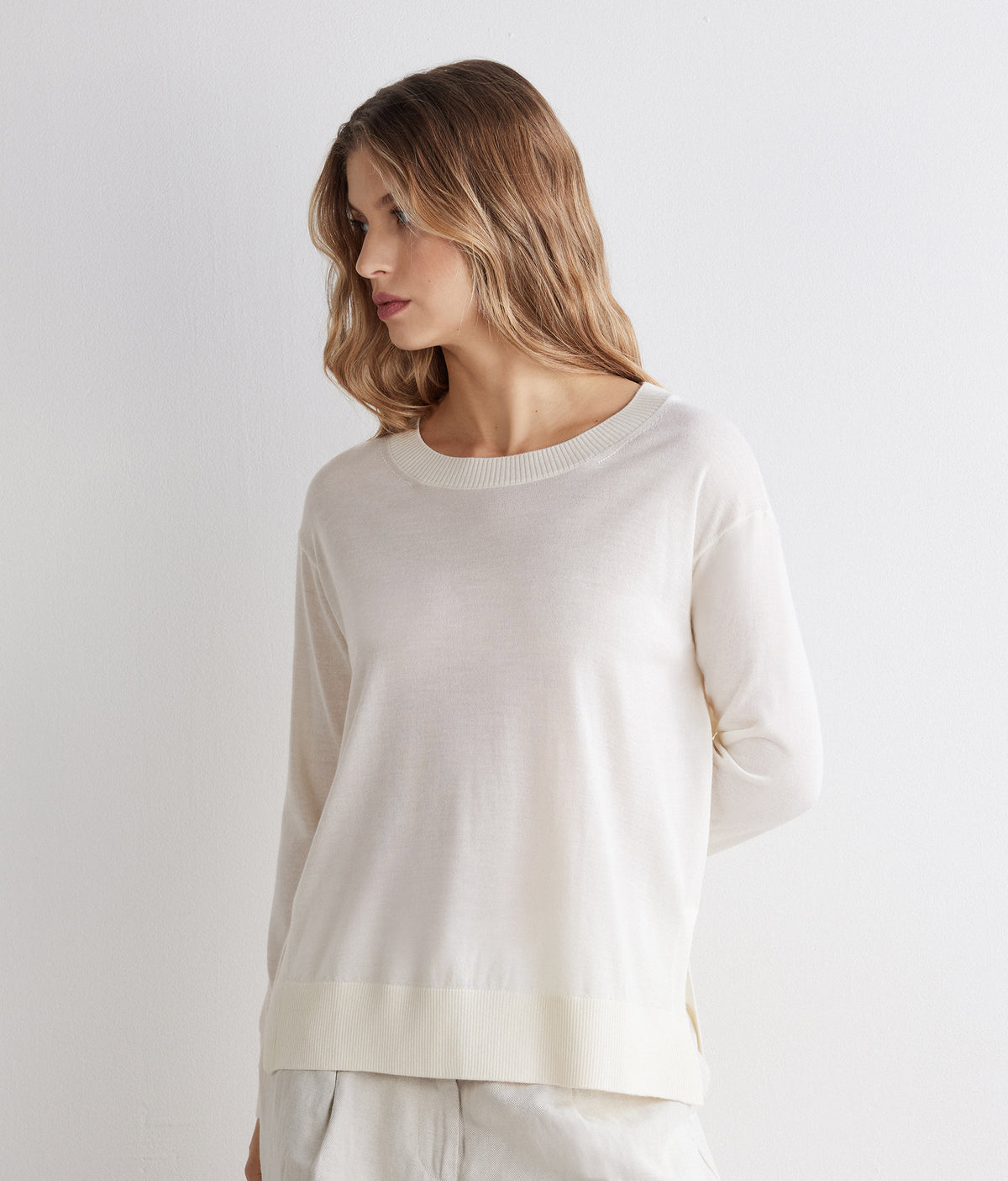 Frame Cashmere Crewneck Sweater with Slits in Bow, view 2