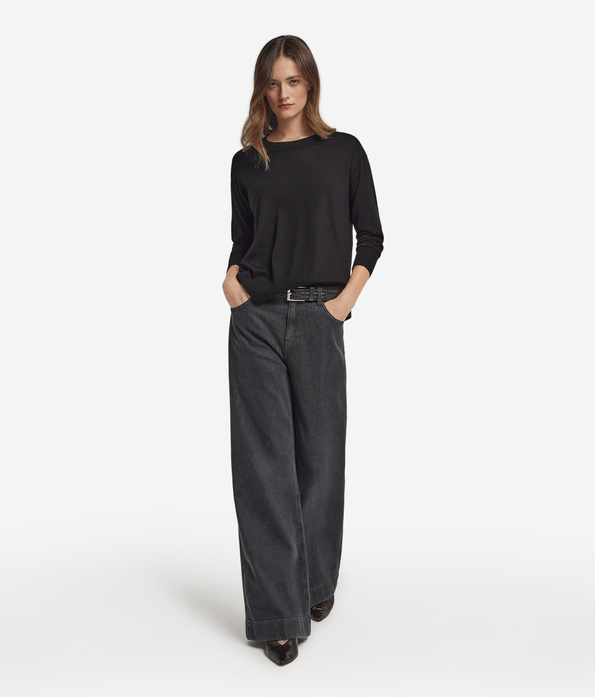 Frame Cashmere Crewneck Sweater with Slits in Black, primary view
