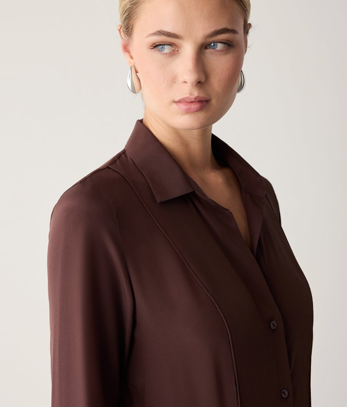 Contour Silk Crêpe de Chine Shirt with Piping in Wood Brown, view 4