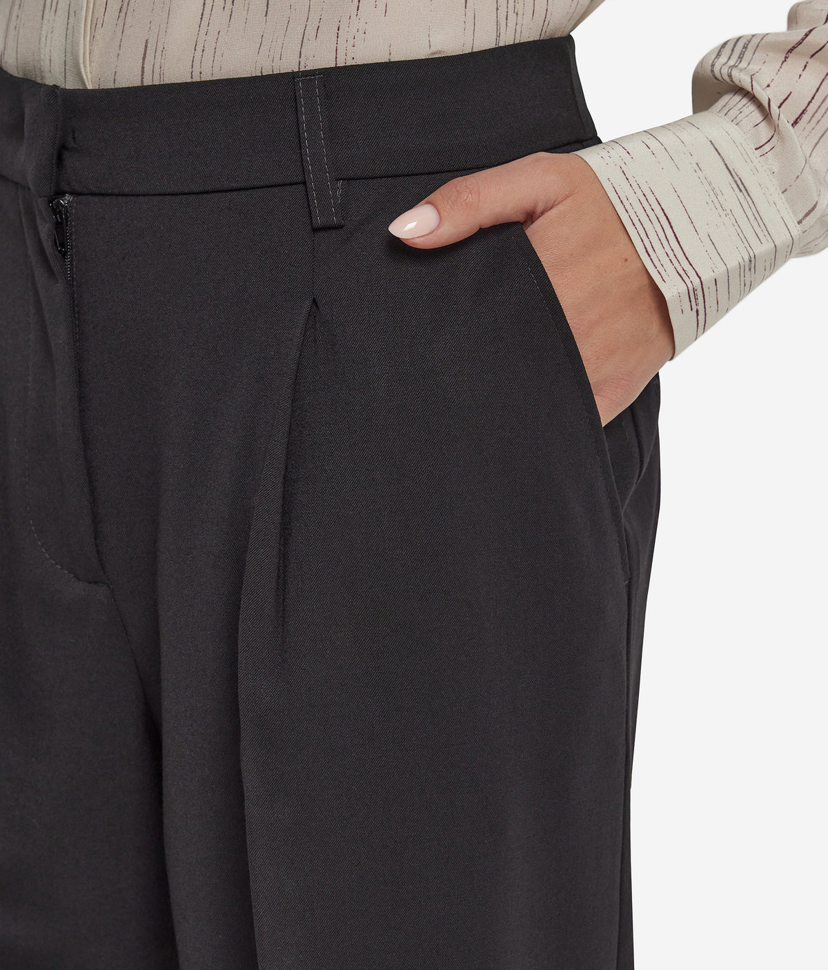 Fold Wool Wide-Leg Pleated Pants in Black, view 4