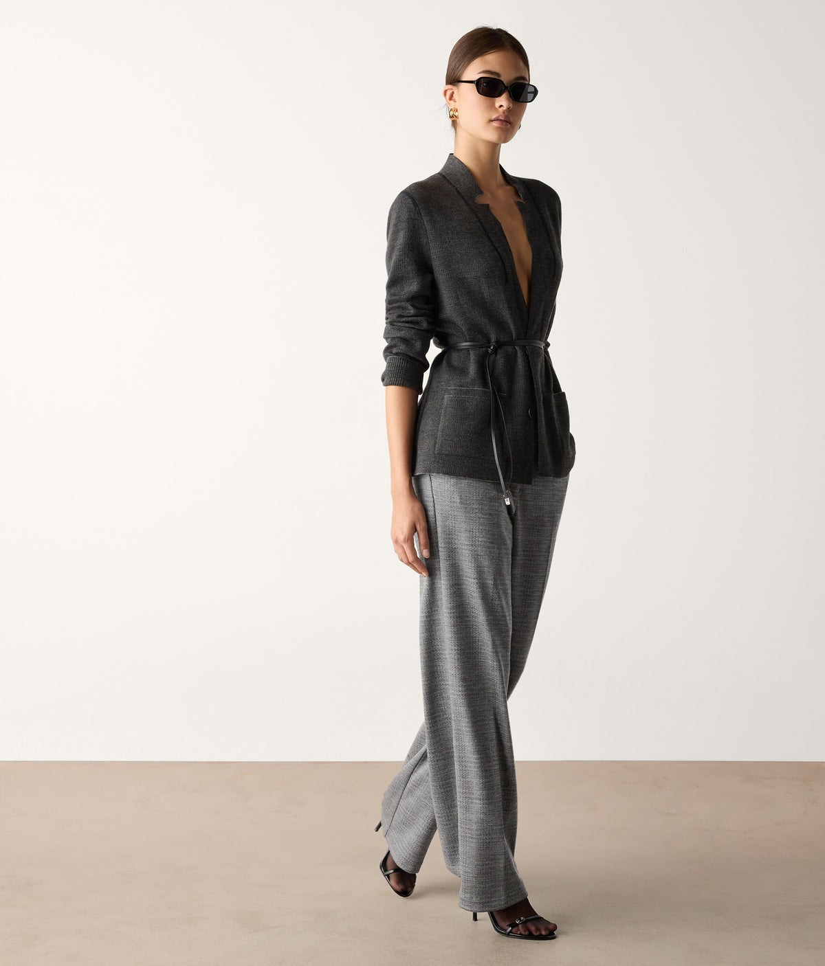 Frame Houndstooth Wool Jersey Straight-Leg Pants in Grey, view 5