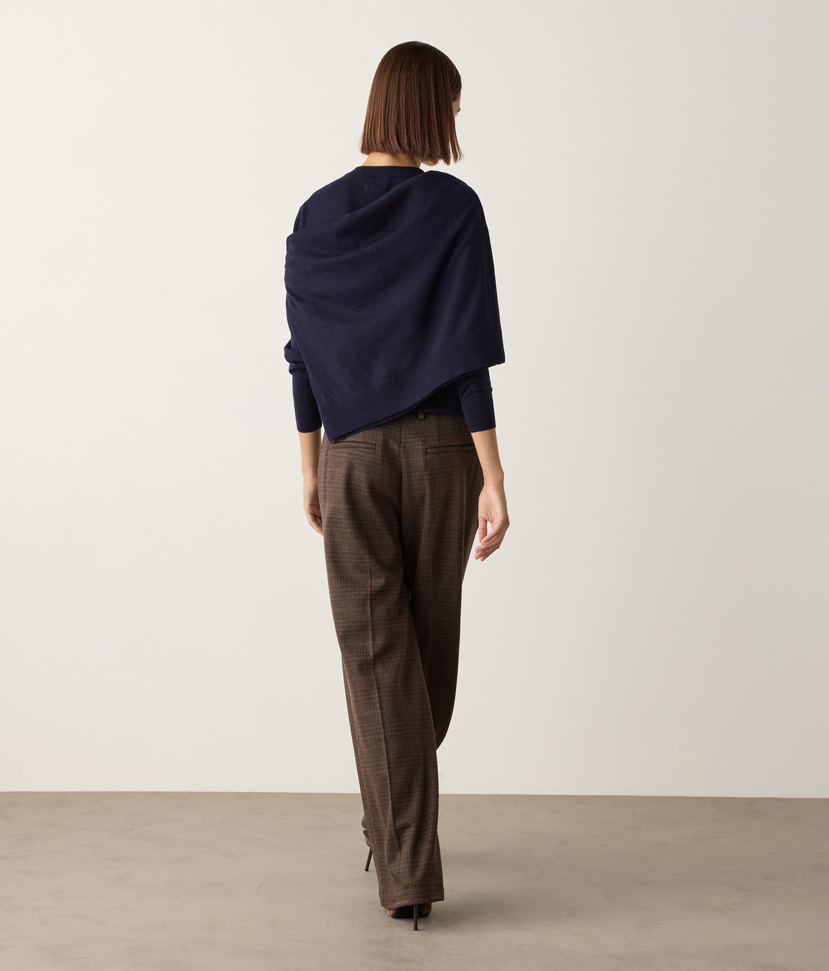 Frame Houndstooth Wool Jersey Straight-Leg Pants in GRANO DARK, view 3