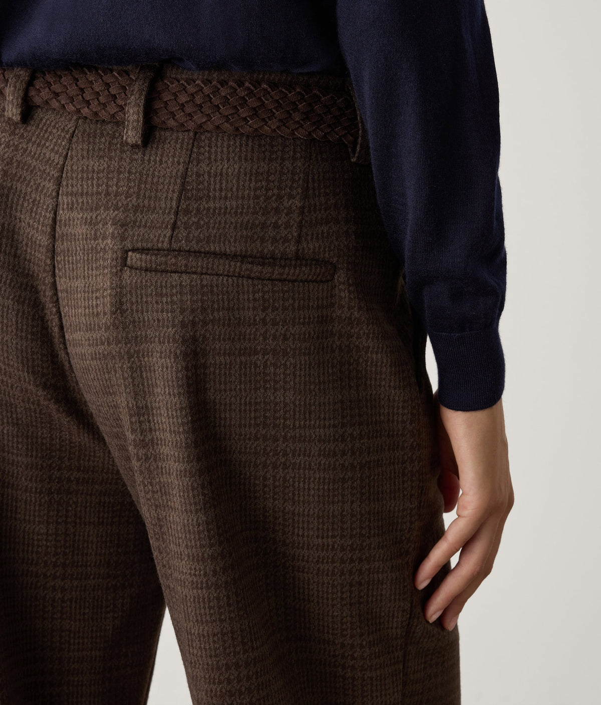 Frame Houndstooth Wool Jersey Straight-Leg Pants in GRANO DARK, view 4