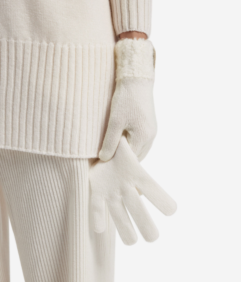 Ultrasoft Cashmere and Bouclé Gloves in Bow, view 3