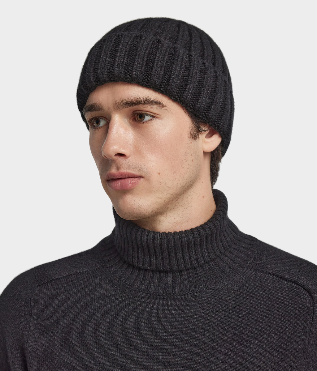 Cashmere Hat with Silk Lining in Black, view 3