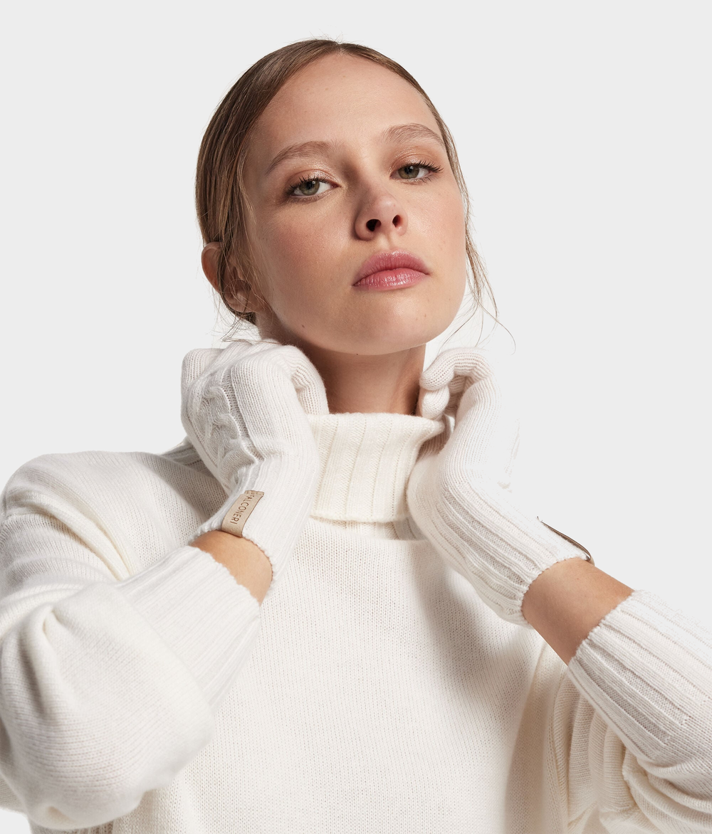 Ultrasoft Cashmere Cable-Knit Gloves in Bow, primary view [fp-color:bow]