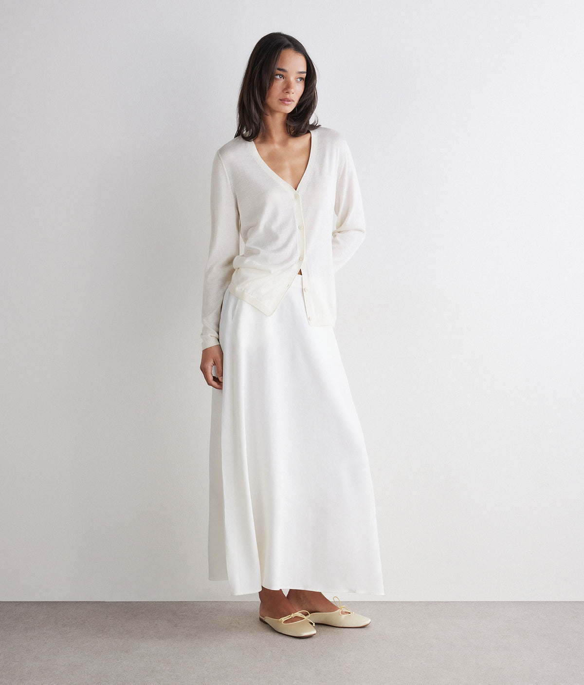 Fold Cashmere and Silk V-Neck Cardigan in Bow, primary view