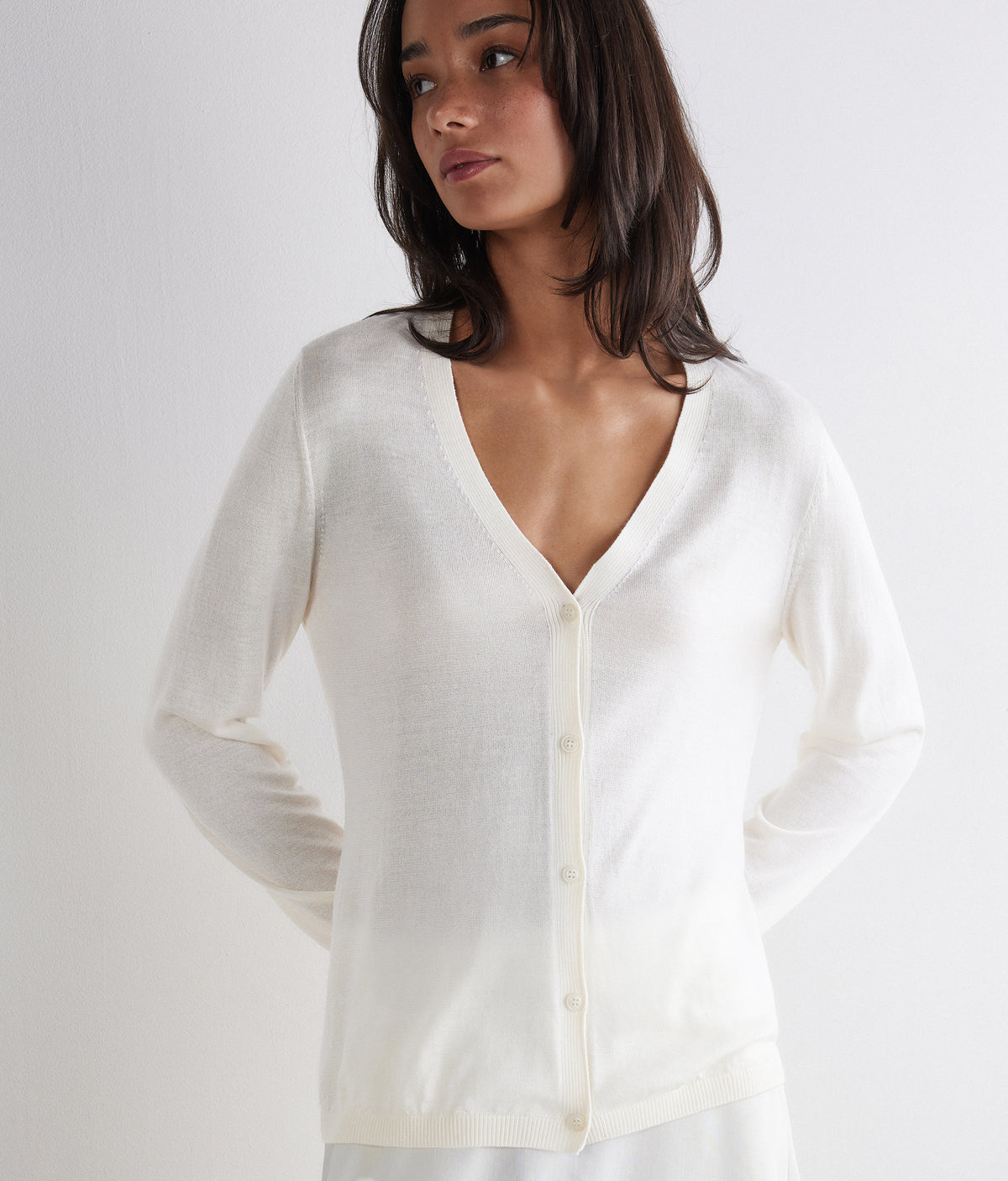 Fold Cashmere and Silk V-Neck Cardigan in Bow, view 4