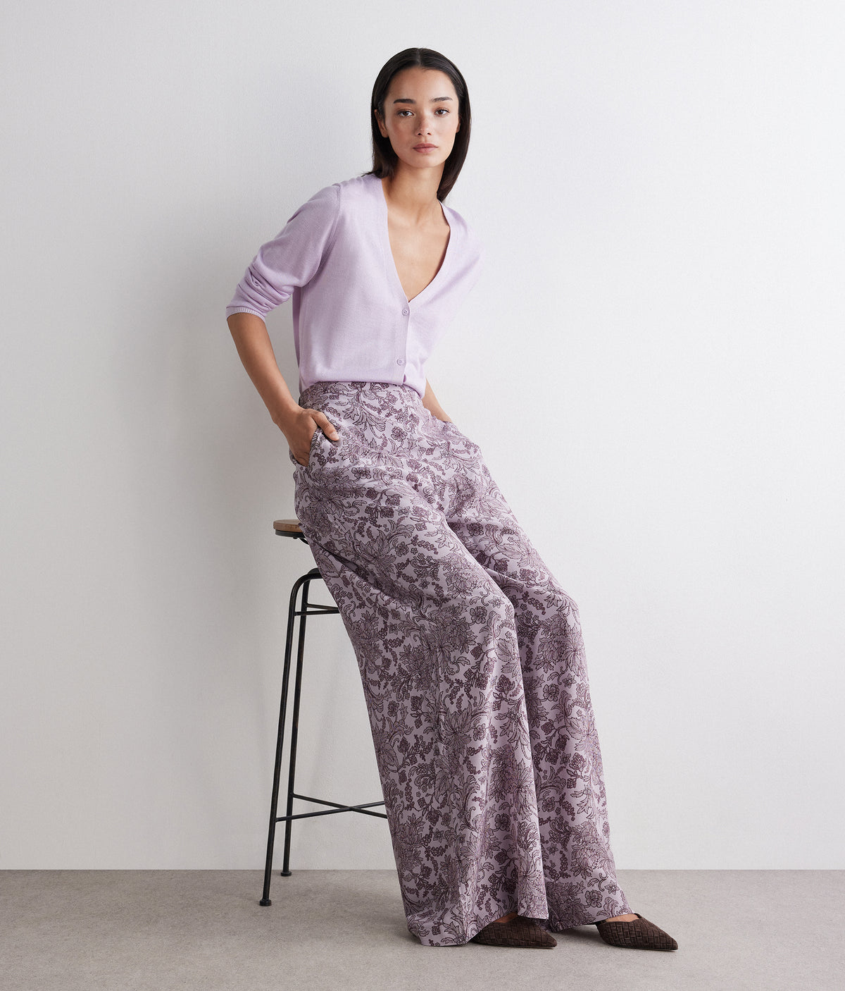 Fold Cashmere and Silk V-Neck Cardigan in Provence garment-dyed, primary view