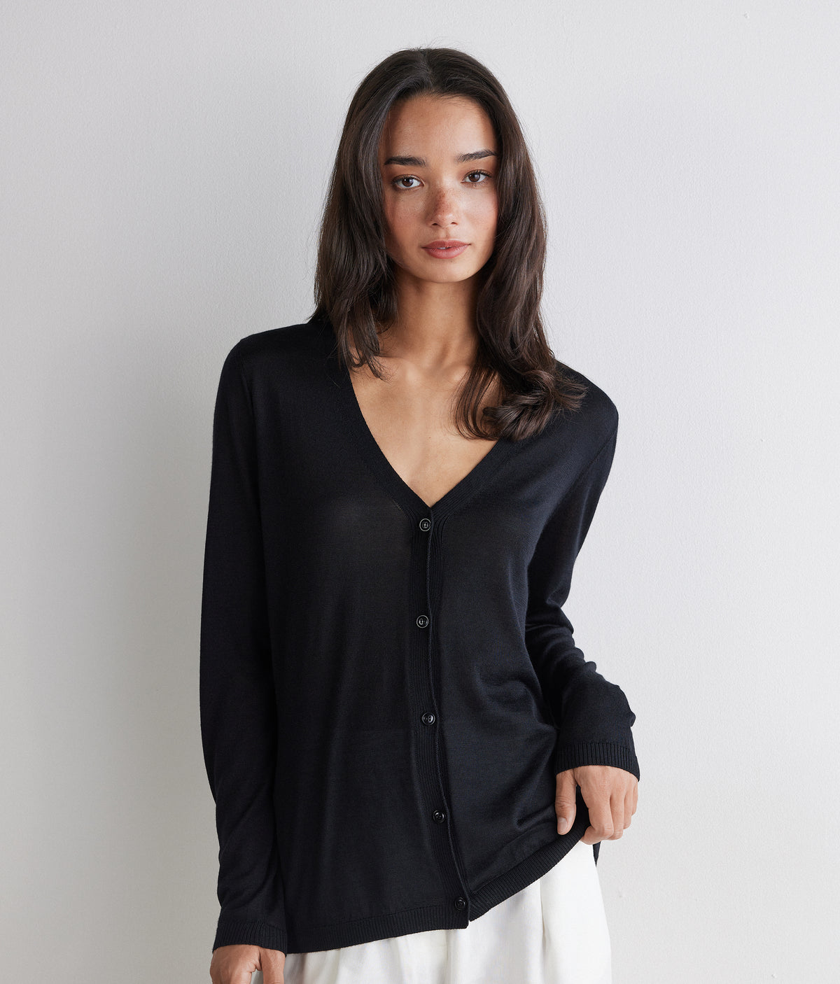 Fold Cashmere and Silk V-Neck Cardigan in Black, view 2