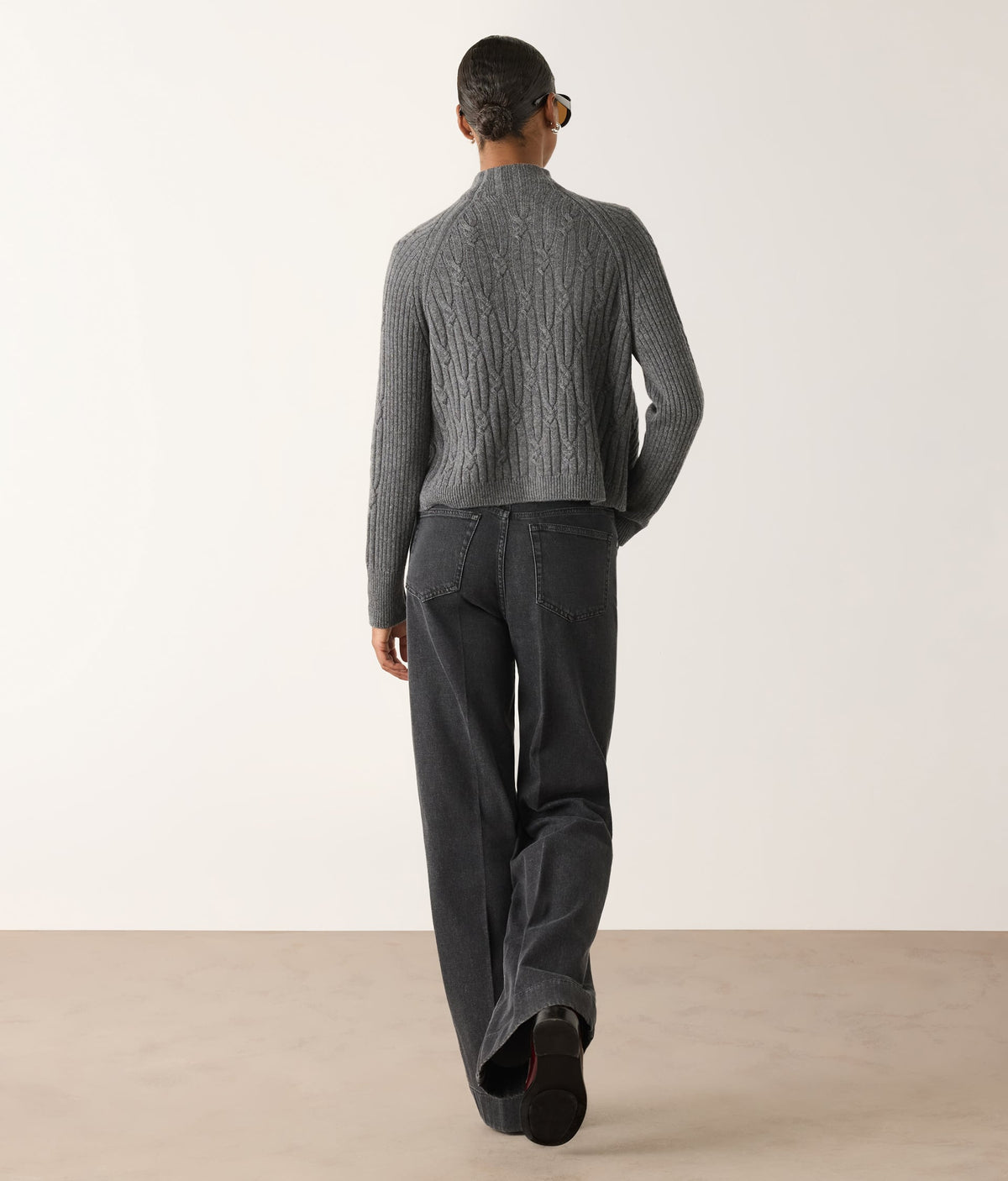 Frame Ribbed Cable-Knit Cashmere Cardigan in Dark Grey Melange, view 3
