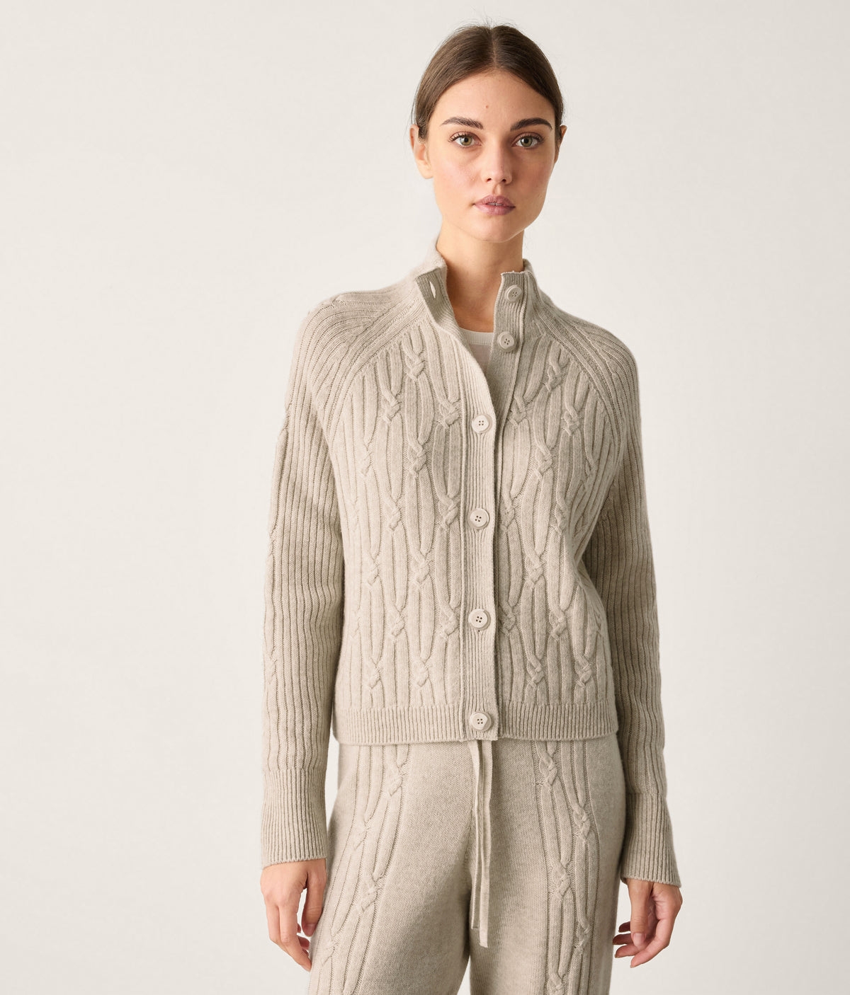Frame Ribbed Cable-Knit Cashmere Cardigan in Stone, view 2