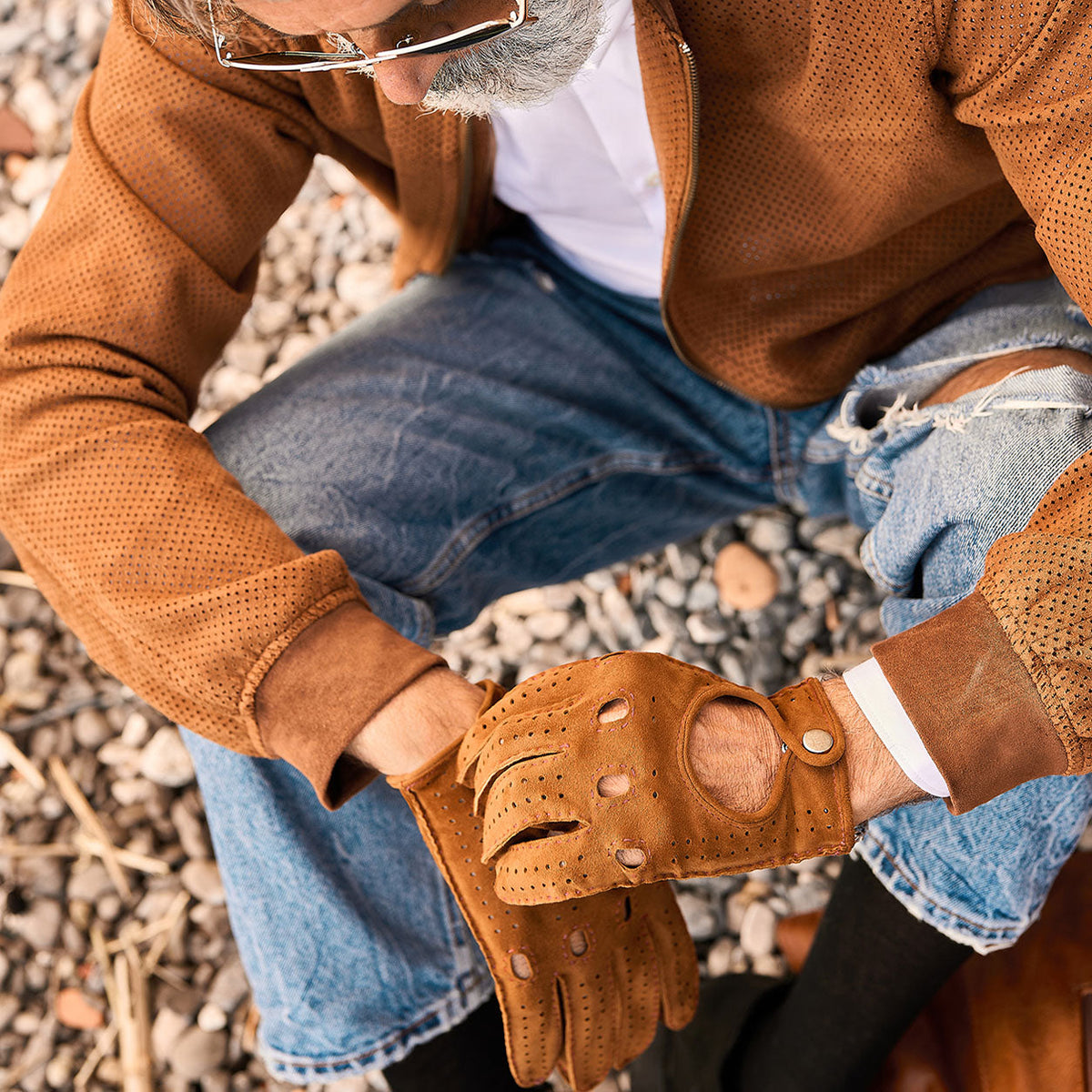 Frame Unlined Suede Driving Gloves in Royal blue, view 4