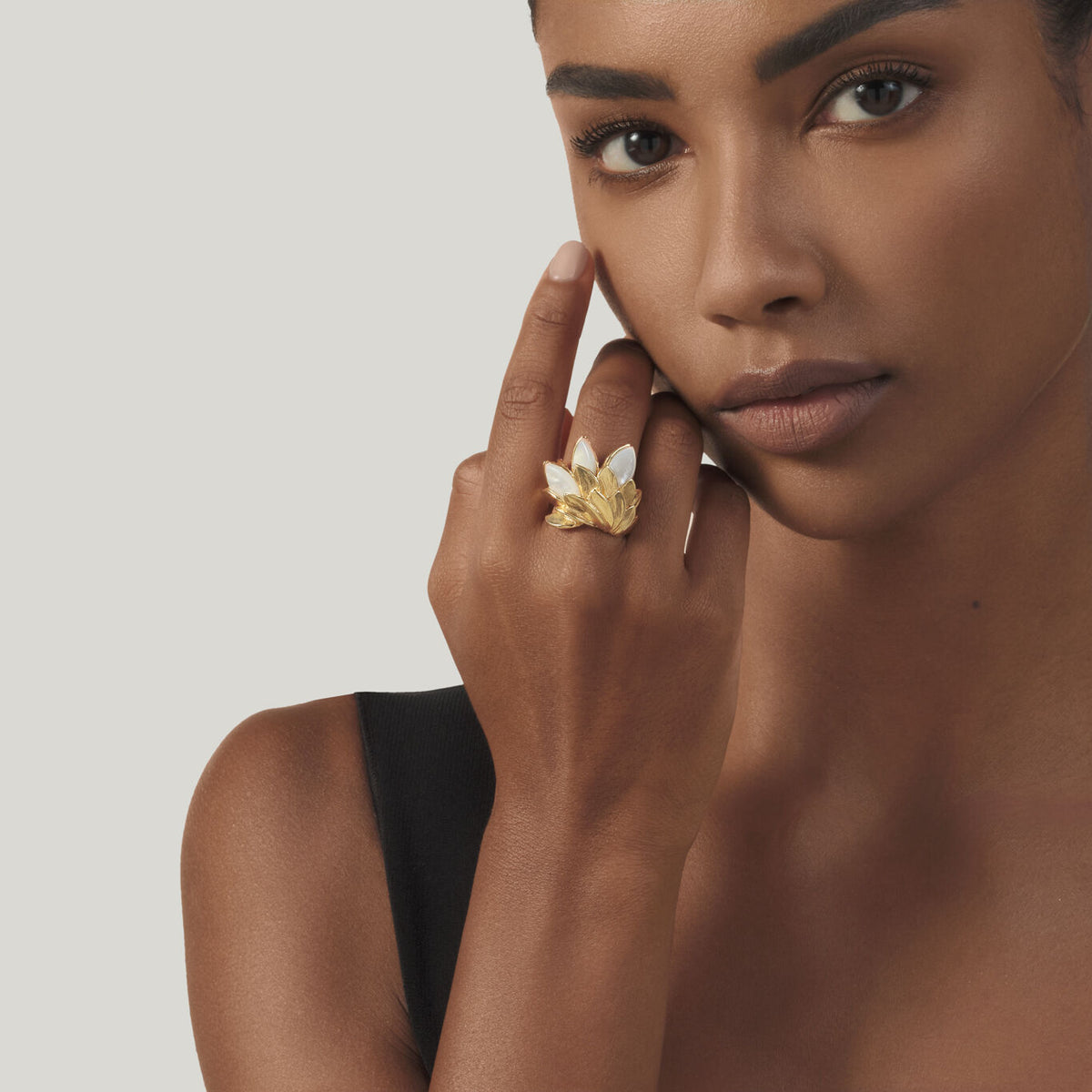 Halo Gold-Plated Silver and Mother-of-Pearl Ring in Gold-plated silver, view 2