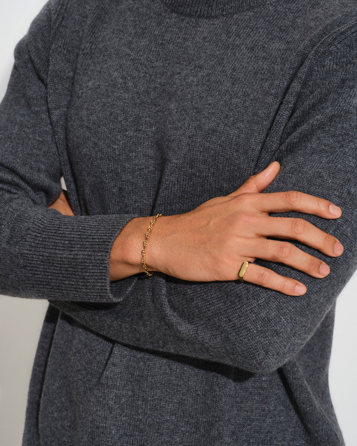Line Slim Polished Signet Ring in 9K Gold, view 2