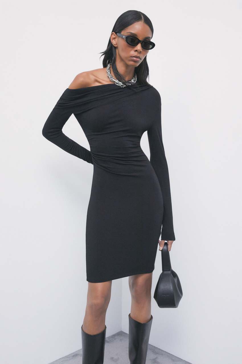 Draped Wool Blend Midi Dress in Nero, view 4