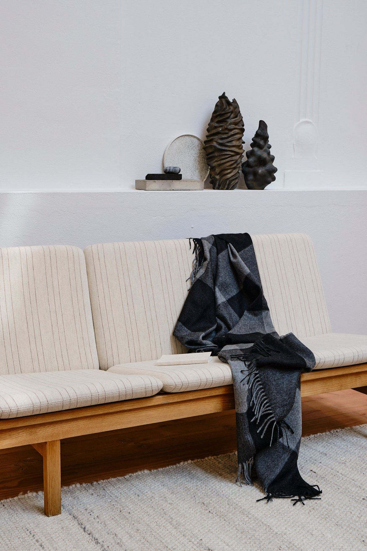 Caracas Throw in Black, view 4
