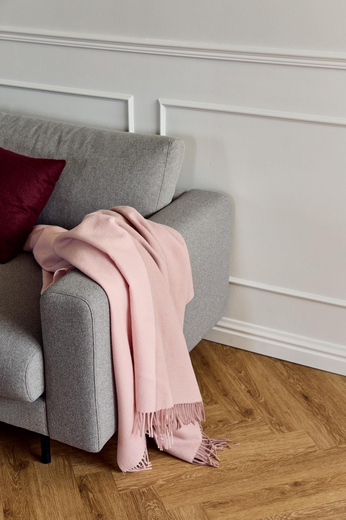 Secret Throw in Blush/Rosa, view 4